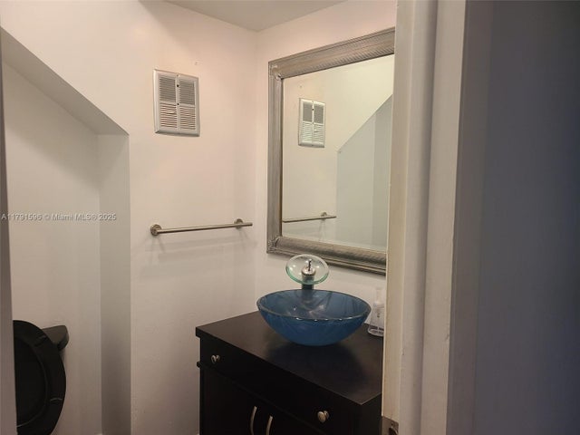 5 of 18 - 29 Seville Cir 4-49, Davie, FL