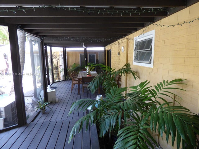 4 of 24 - 5858 Sw 80th St, South Miami, FL