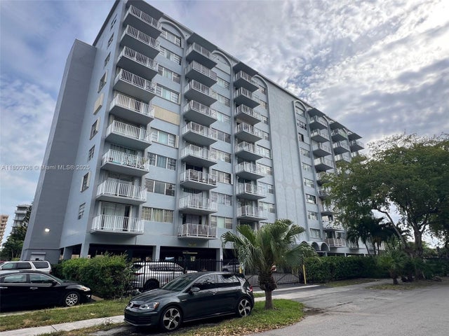 2 of 18 - 1470 Ne 125th Ter 810, North Miami, FL