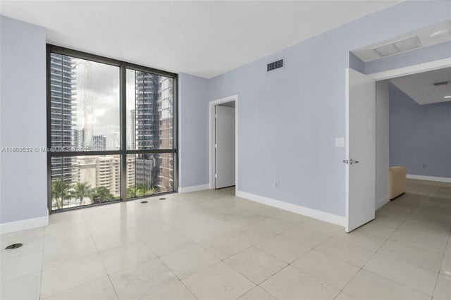 4 of 43 - 1060 Brickell Ave 1811, Miami, FL