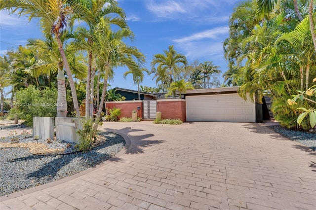 1 of 39 - 2213 Ne 17th Ave, Wilton Manors, FL