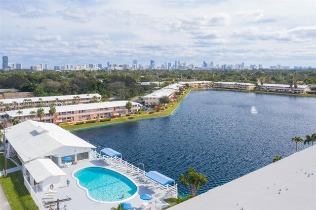 4 of 21 - 725 Sw 11th Ave 17f, Hallandale Beach, FL