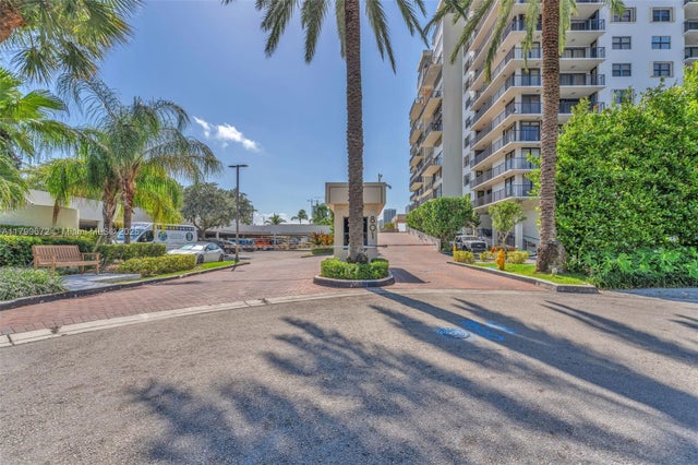 3 of 69 - 801 N Venetian Dr 208, Miami Beach, FL