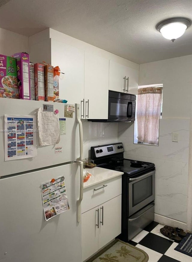 3 of 8 - 2345 Nw 14th Ct, Fort Lauderdale, FL
