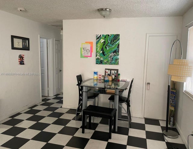 4 of 8 - 2345 Nw 14th Ct, Fort Lauderdale, FL