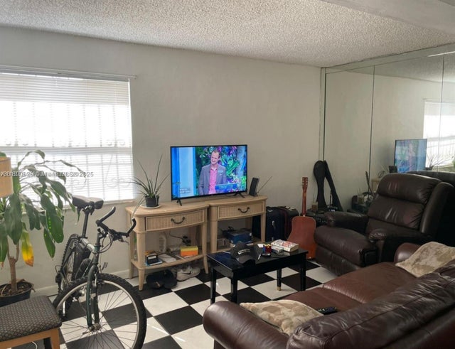 5 of 8 - 2345 Nw 14th Ct, Fort Lauderdale, FL