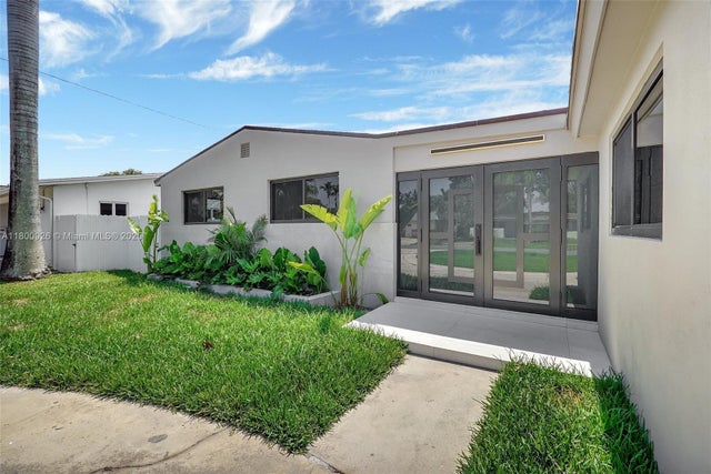 1 of 43 - 129 Ne 2nd Ave, Dania Beach, FL