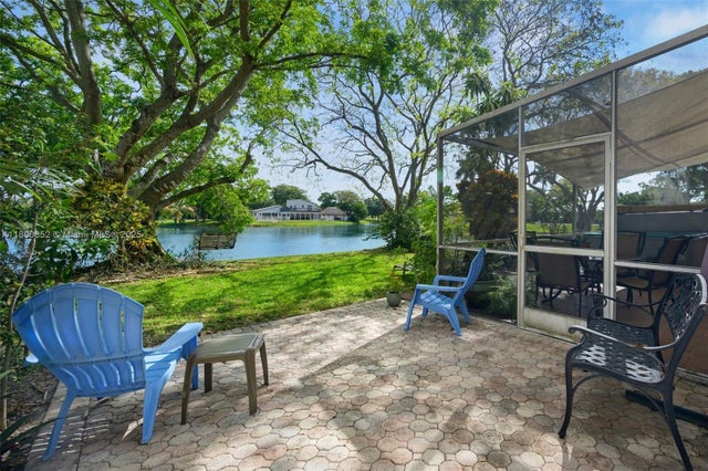 2 of 40 - 11235 Lakeview Dr 13-d, Coral Springs, FL