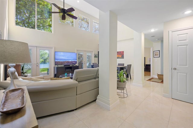 3 of 40 - 11235 Lakeview Dr 13-d, Coral Springs, FL