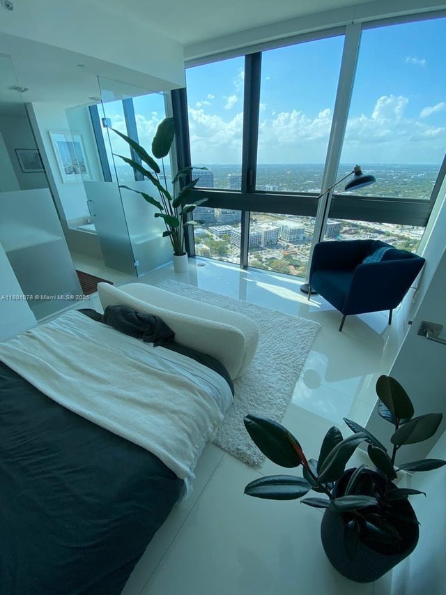 4 of 6 - 650 Ne 32nd St 4308, Miami, FL