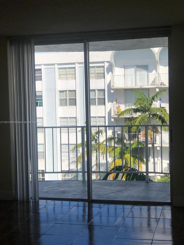 3 of 7 - 492 Nw 165th St Rd C514, Miami, FL