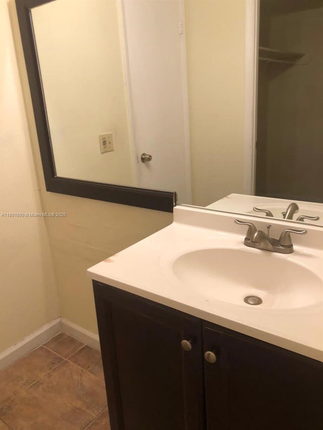 5 of 7 - 492 Nw 165th St Rd C514, Miami, FL