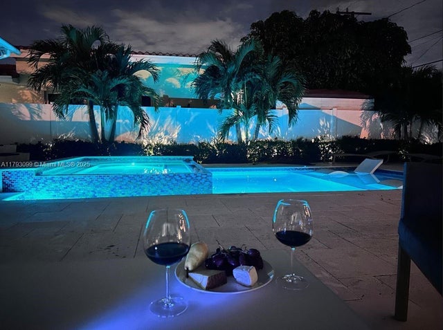 2 of 34 - 1535 Hollywood Blvd, Hollywood, FL