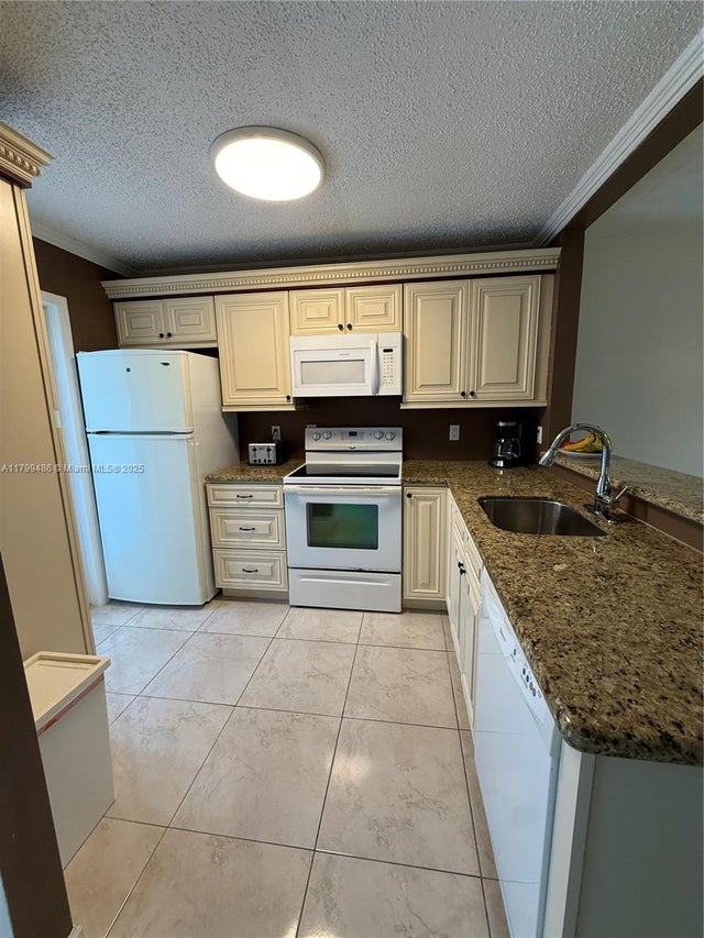 3 of 26 - 400 Se 10th St 214, Deerfield Beach, FL