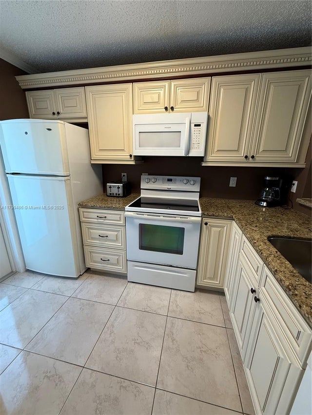 5 of 26 - 400 Se 10th St 214, Deerfield Beach, FL