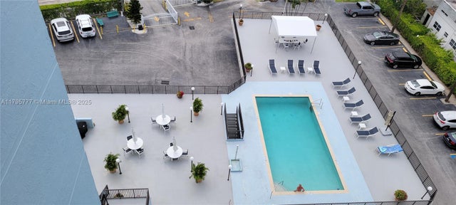 5 of 48 - 3040 Lake Shore Dr Ph2, Riviera Beach, FL