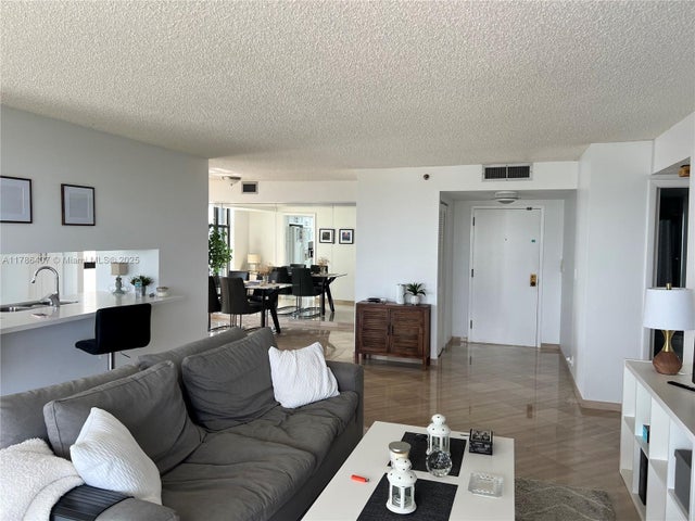 5 of 60 - 4000 Ne Towerside Ter 1101, Miami, FL
