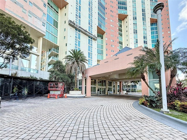 4 of 57 - 3370 Hidden Bay Dr 2813, Aventura, FL