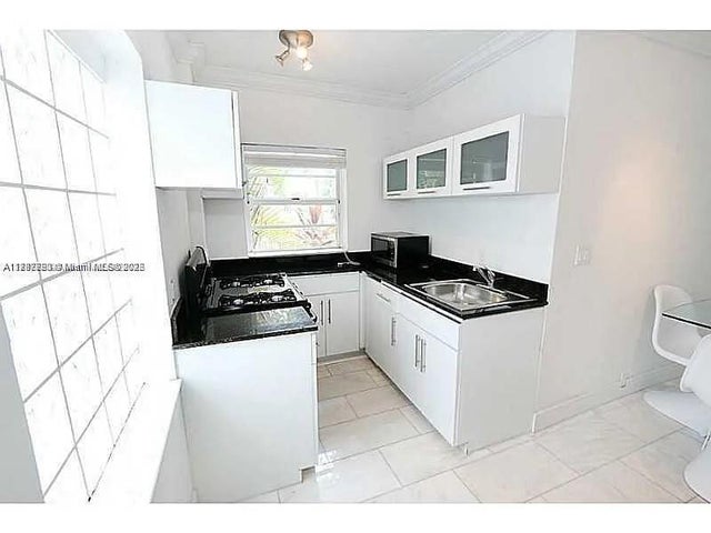 4 of 11 - 928 Jefferson Ave 1, Miami Beach, FL