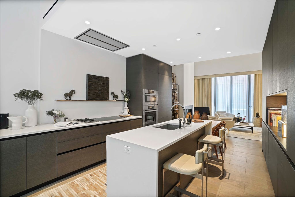 4 of 38 - 175 Water Street, New York City, NY