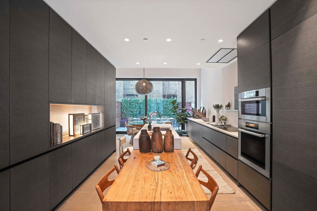 6 of 38 - 175 Water Street, New York City, NY