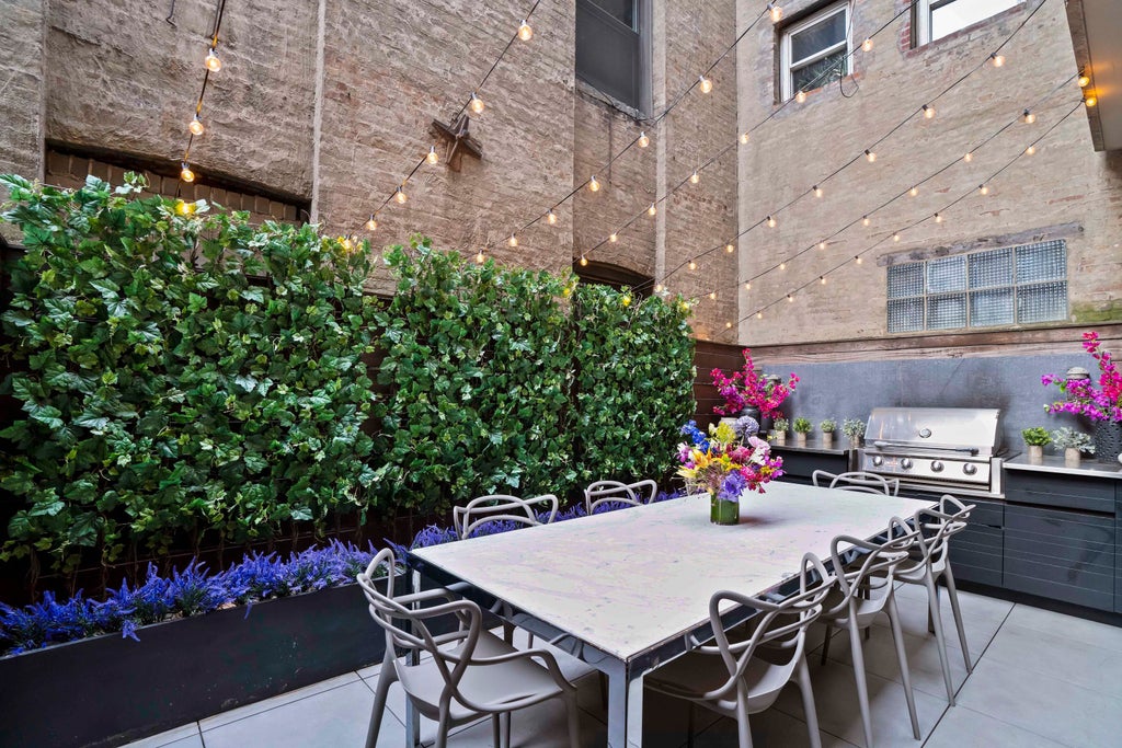 7 of 38 - 175 Water Street, New York City, NY