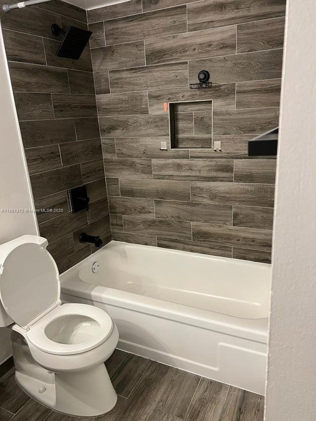 4 of 14 - 2751 Taft St 302, Hollywood, FL
