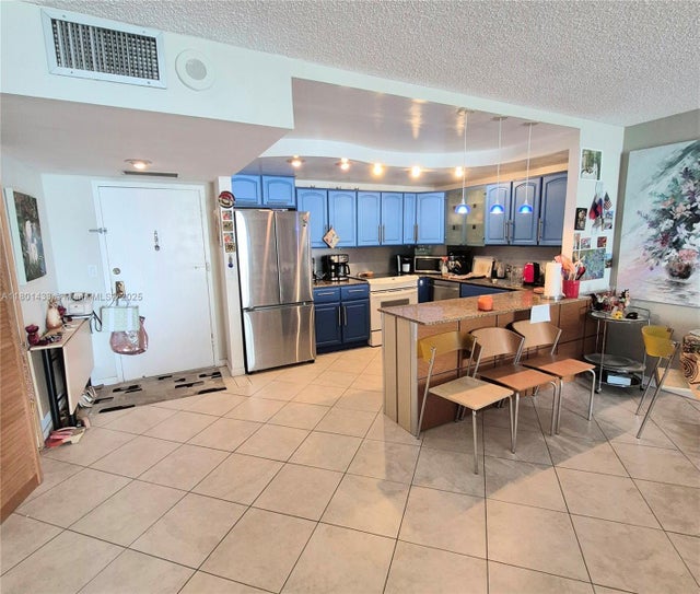 4 of 48 - 3800 S Ocean Dr 818, Hollywood, FL