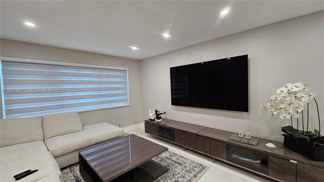 4 of 13 - 2300 Park Ln 314, Hollywood, FL