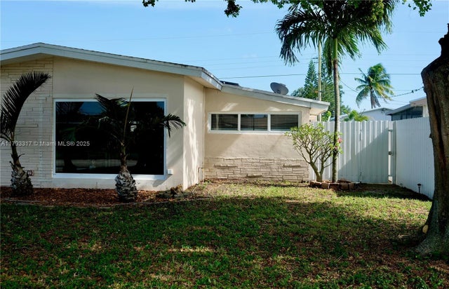 3 of 13 - 7000 Sw 10th St, Pembroke Pines, FL