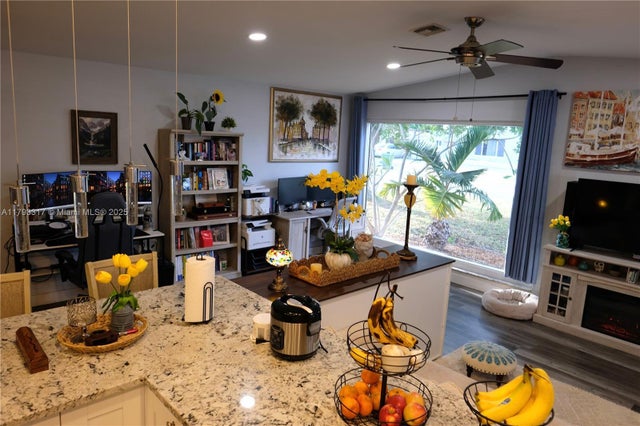 4 of 13 - 7000 Sw 10th St, Pembroke Pines, FL