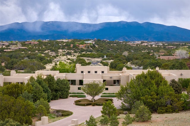6 Estates Drive, Santa Fe
