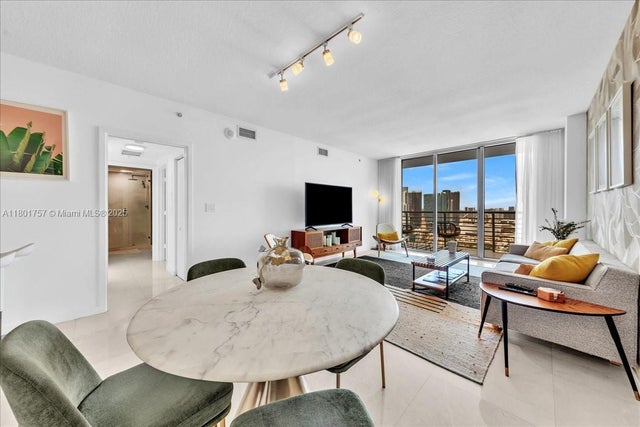 1 of 32 - 335 S Biscayne Blvd 4000, Miami, FL