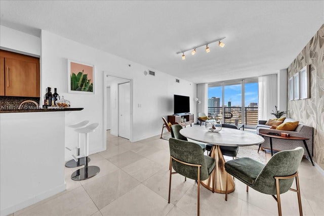 2 of 32 - 335 S Biscayne Blvd 4000, Miami, FL