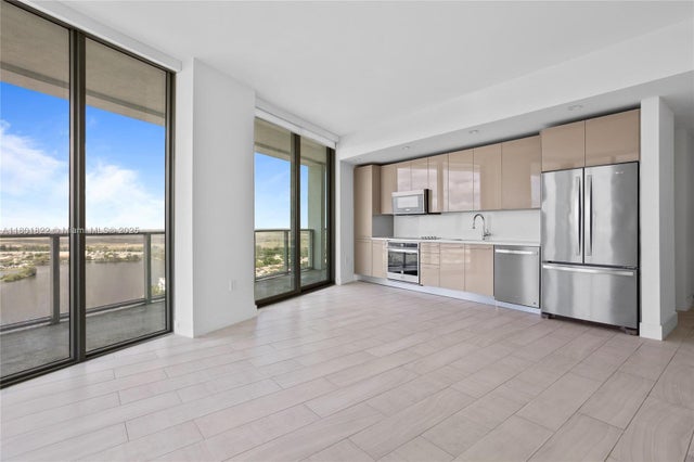 3 of 33 - 2000 Metropica Way 2504, Sunrise, FL