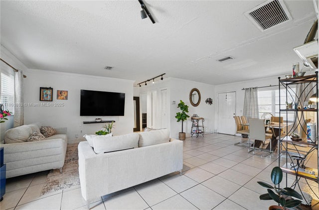 4 of 19 - 6400 Sheridan St, Hollywood, FL