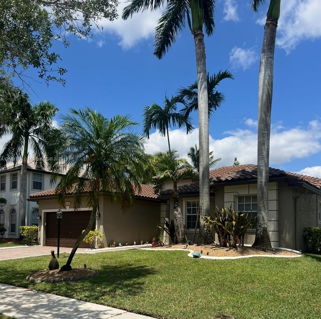 4 of 38 - 16343 Segovia Cir S, Pembroke Pines, FL