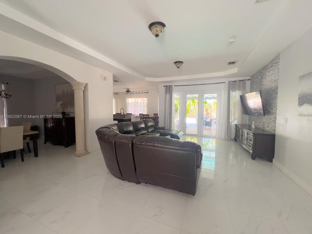 4 of 12 - 19994 Sw 129th Ct, Miami, FL