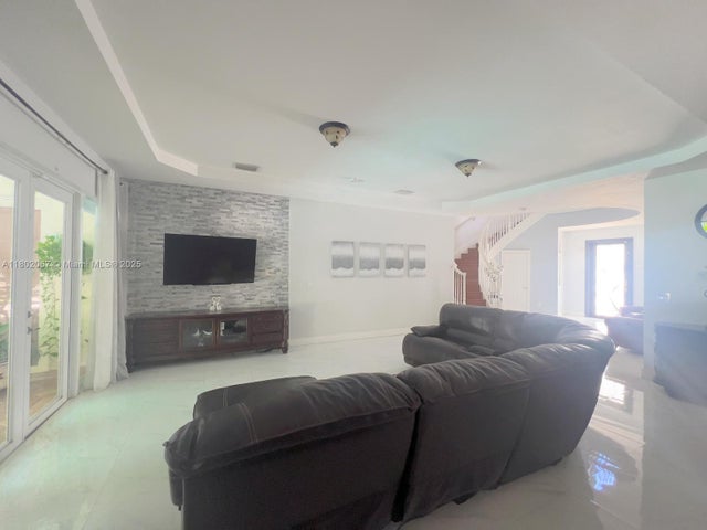 5 of 12 - 19994 Sw 129th Ct, Miami, FL