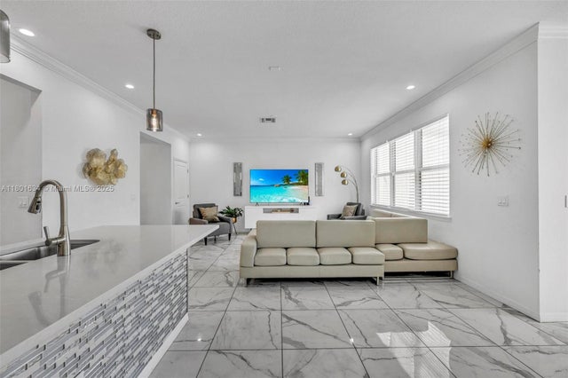 4 of 44 - 1083 Eucalyptus Dr, Hollywood, FL