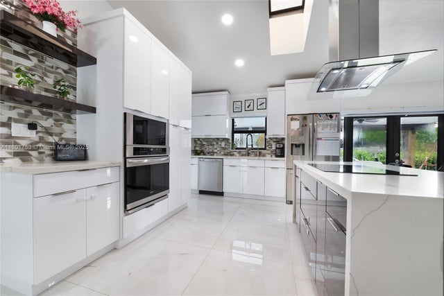 4 of 24 - 8840 Sw 181st Ter, Palmetto Bay, FL