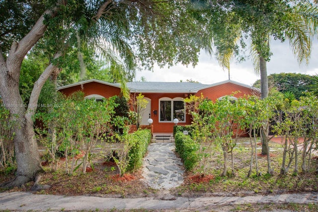 2 of 41 - 16910 Ne 8th Ct, North Miami Beach, FL