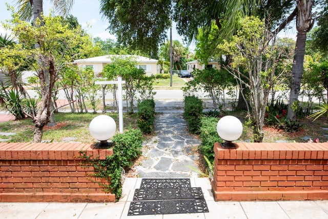 3 of 41 - 16910 Ne 8th Ct, North Miami Beach, FL
