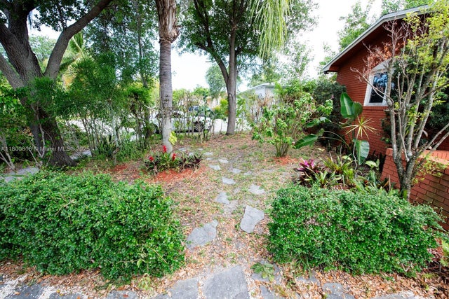 4 of 41 - 16910 Ne 8th Ct, North Miami Beach, FL