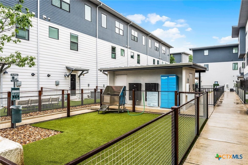 1208 N Academy Avenue 3203, New Braunfels