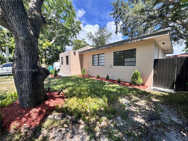 6159 Sw 22nd St, Miami