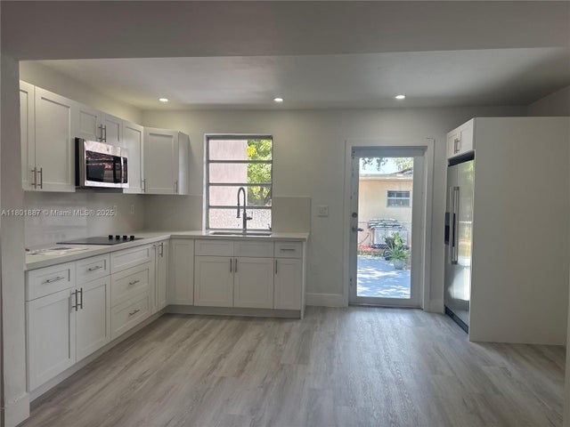 4 of 30 - 6159 Sw 22nd St, Miami, FL