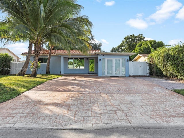 1 of 27 - 6820 Sw 9th St, Pembroke Pines, FL