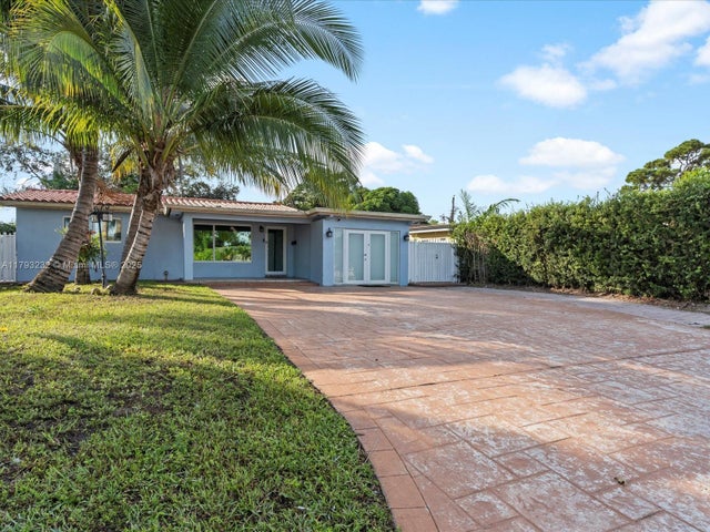 2 of 27 - 6820 Sw 9th St, Pembroke Pines, FL
