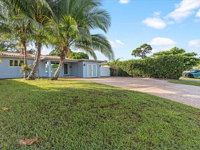 3 of 27 - 6820 Sw 9th St, Pembroke Pines, FL